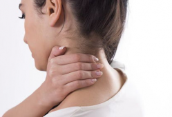 颈椎推拿按摩手法视频,轻松缓解颈肩不适，专业指导一学就会